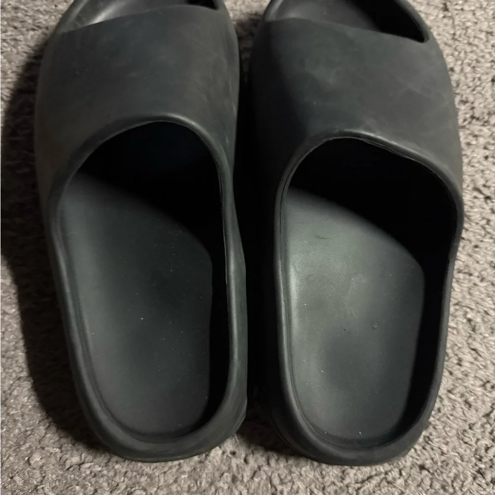 USED LOT OF 2 Foam Slides black cream‎ Womens 8 fashion nova - Picture 8 of 11